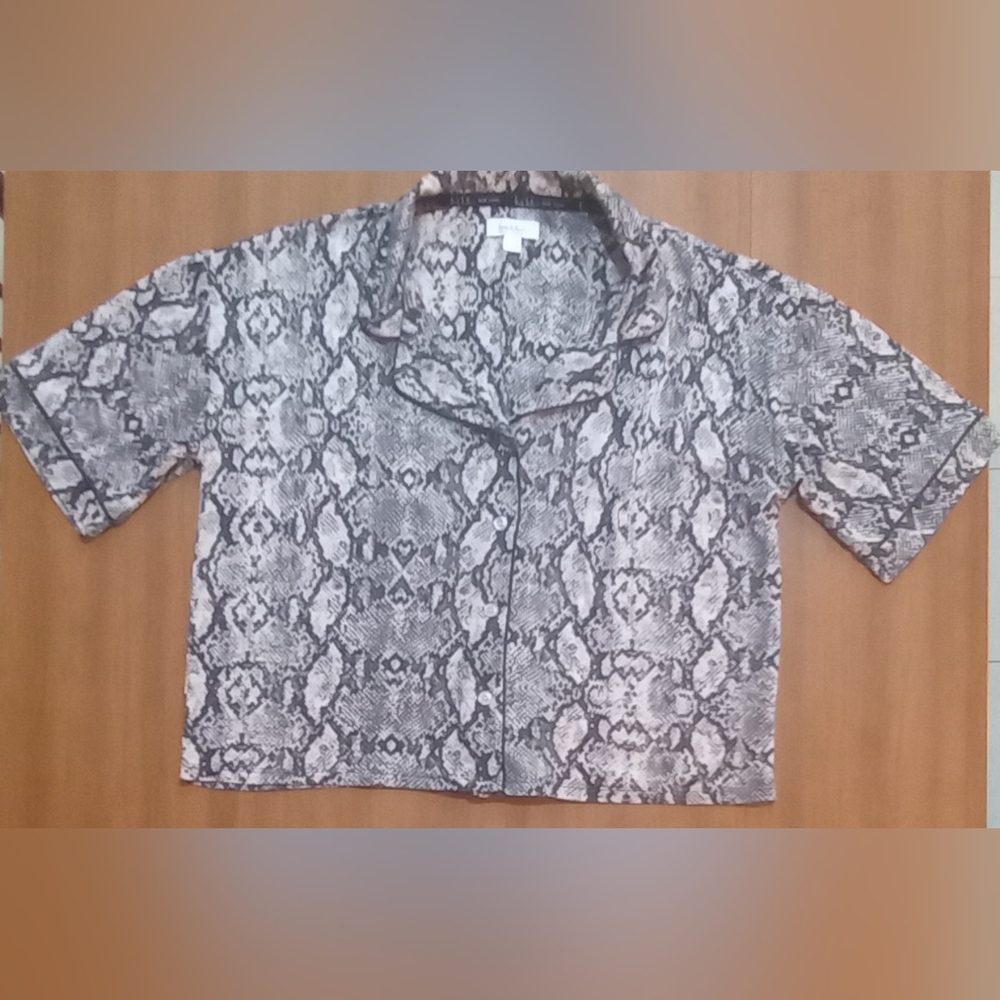 Nicole Miller Women's Pajama Top Size S Snake Skin Print NWOT never worn